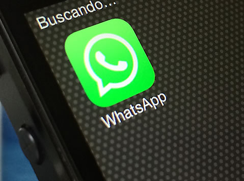 Aplicación promete ocultar doble check azul de WhatsApp
