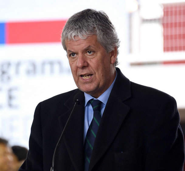 Eyzaguirre está «feliz» y «encantado» de asistir a interpelación