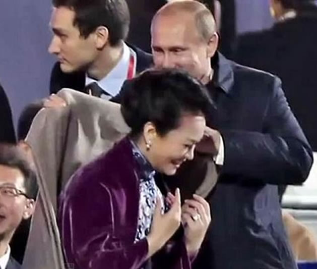 Coqueto gesto de Putin con primera dama china causa polémica