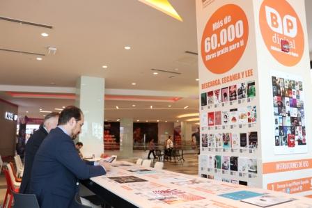 Biblioteca Pública Digital llega por primera vez a un centro comercial con miles de libros gratuitos