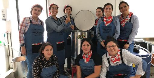 Mujeres valdivianas elaboraron su propia cerveza artesanal