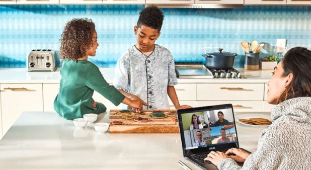 52% DE CHILENOS PREFIEREN LAS VIDEOLLAMADAS PARA TELETRABAJAR
