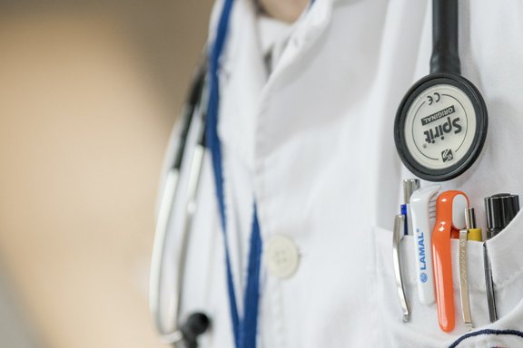 Recomiendan acciones para velar por la salud mental del personal médico y asistencial ante crisis del Covid