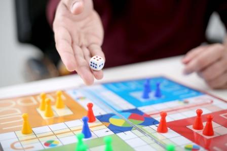 Juegos y actividades clásicas de entretención marcan la preferencia para sacar del aburrimiento a los hijos