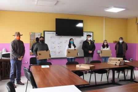 ALUMNOS DE CUARTO MEDIO EN GORBEA RECIBEN NOTEBOOK PARA PARTICIPAR DE PREUNIVERSITARIO
