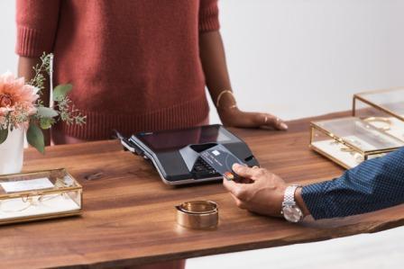 Nueva tarjeta de débito Mastercard tiene protección de compra y se puede utilizar en apps móviles